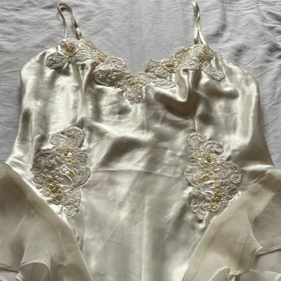 Vintage Victoria's Secret Ivory Beaded Embroidered Appliqué Satin Teddy Romper - Picture 3 of 5
